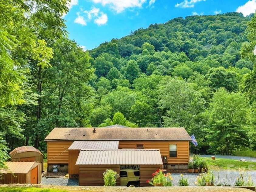488 Wards Branch Road, Sugar Grove, NC 28679.  MLS# CAR4400306, YatesRealty ID 34852. 