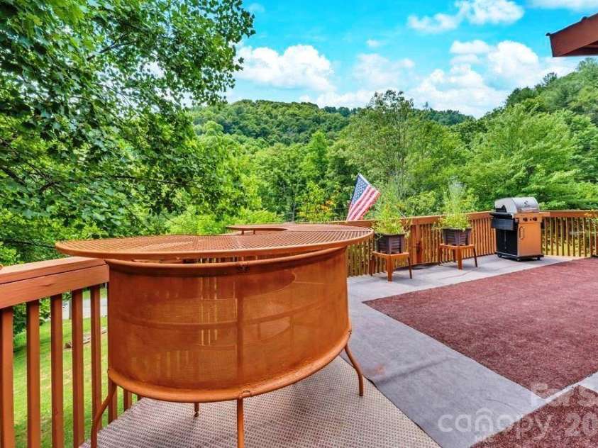 488 Wards Branch Road, Sugar Grove, NC 28679.  MLS# CAR4400306, YatesRealty ID 34852. 