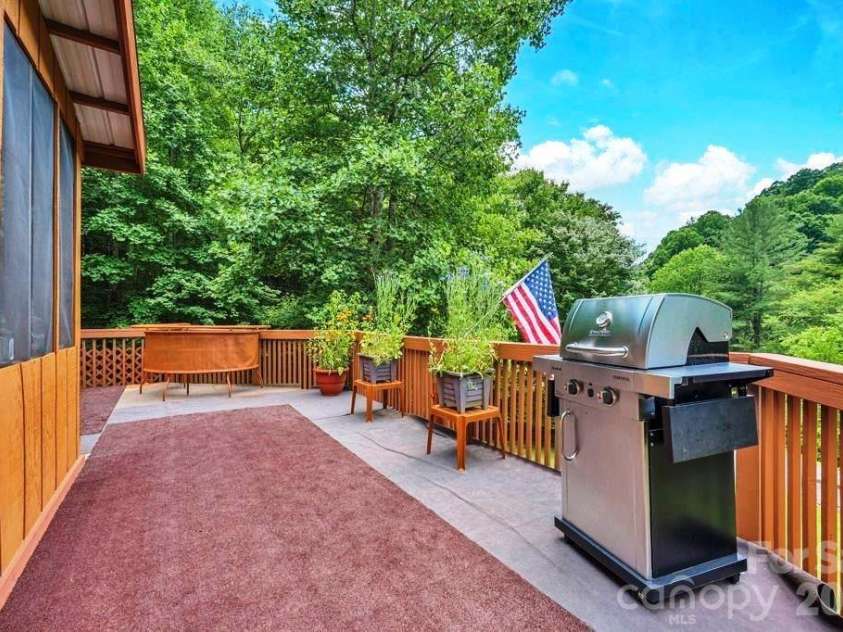 488 Wards Branch Road, Sugar Grove, NC 28679.  MLS# CAR4400306, YatesRealty ID 34852. 
