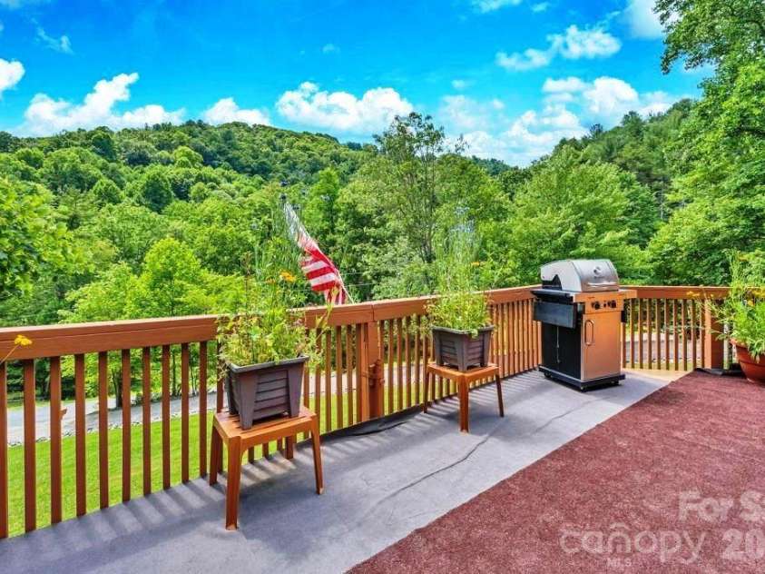 488 Wards Branch Road, Sugar Grove, NC 28679.  MLS# CAR4400306, YatesRealty ID 34852. 