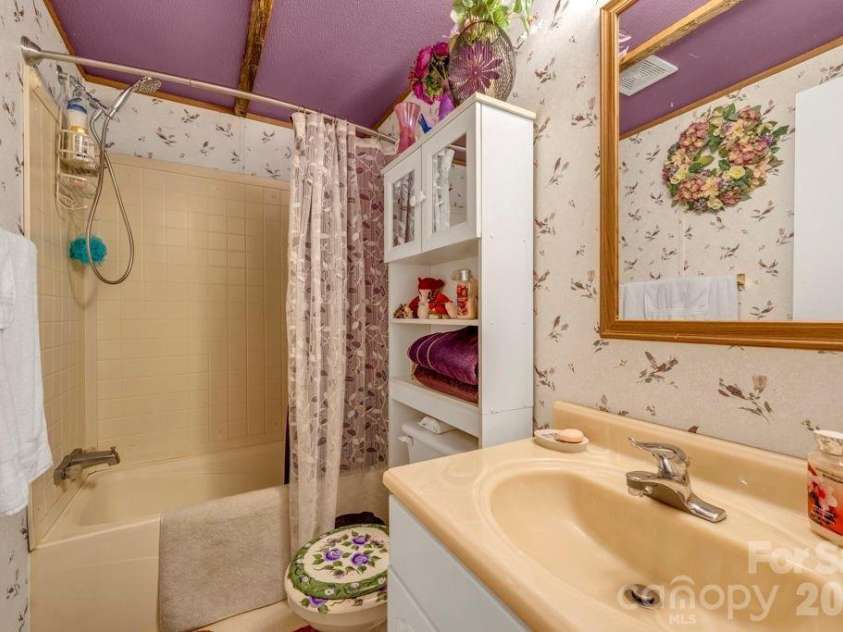 488 Wards Branch Road, Sugar Grove, NC 28679.  MLS# CAR4400306, YatesRealty ID 34852. 