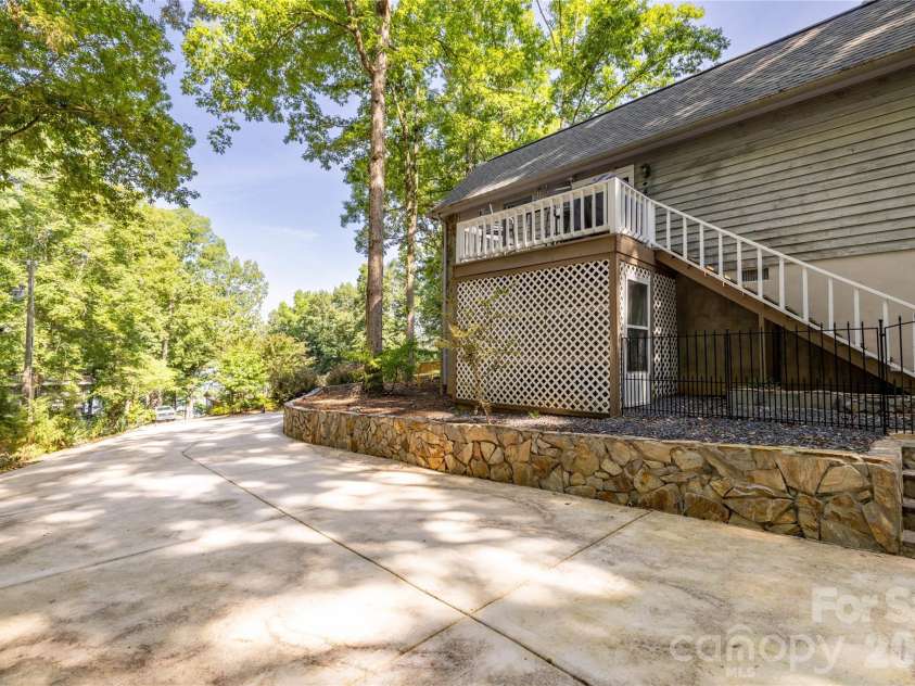 281 Jubal Reeves Circle, Mount Gilead, NC 27306.  MLS# CAR4397771, YatesRealty ID 34853. 