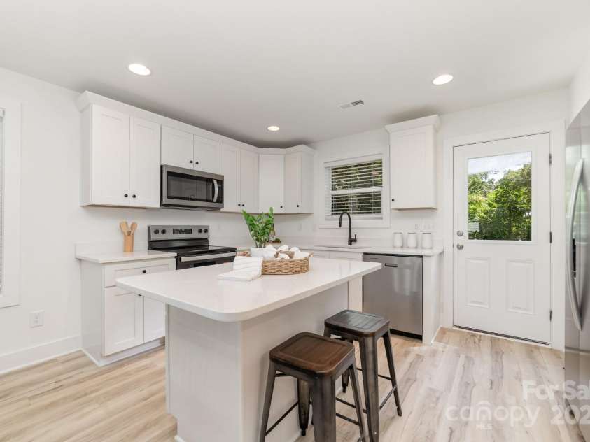 511 Kimball Street, Kannapolis, NC 28081.  MLS# CAR4290991, YatesRealty ID 34853. 