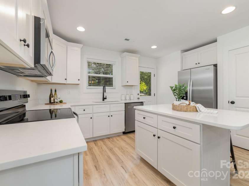 511 Kimball Street, Kannapolis, NC 28081.  MLS# CAR4290991, YatesRealty ID 34853. 