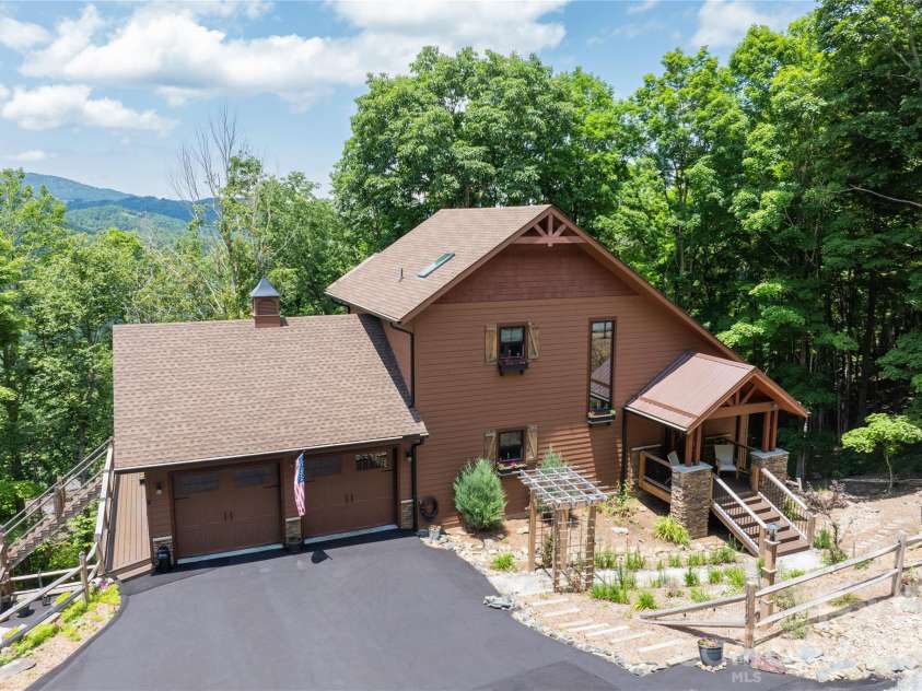 1009 Larkspur Trail, Banner Elk, NC 28604.  MLS# CAR4400317, YatesRealty ID 34855. 
