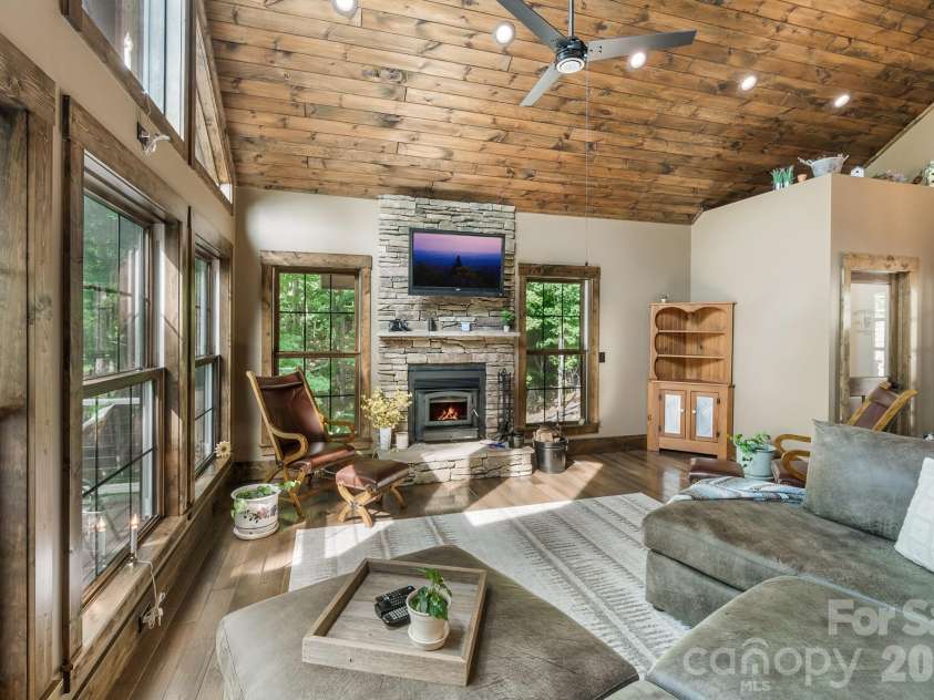 1009 Larkspur Trail, Banner Elk, NC 28604.  MLS# CAR4400317, YatesRealty ID 34855. 