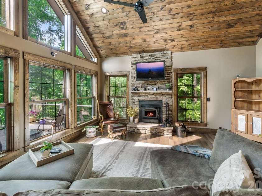 1009 Larkspur Trail, Banner Elk, NC 28604.  MLS# CAR4400317, YatesRealty ID 34855. 