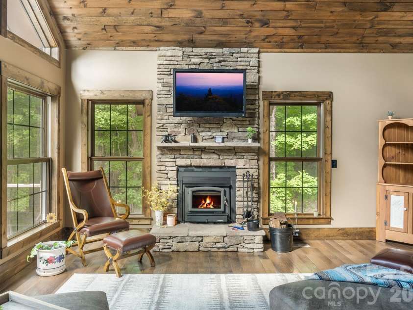 1009 Larkspur Trail, Banner Elk, NC 28604.  MLS# CAR4400317, YatesRealty ID 34855. 
