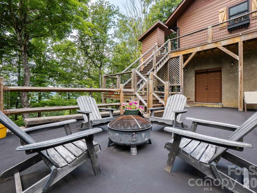 1009 Larkspur Trail, Banner Elk, NC 28604.  MLS# CAR4400317, YatesRealty ID 34855. 