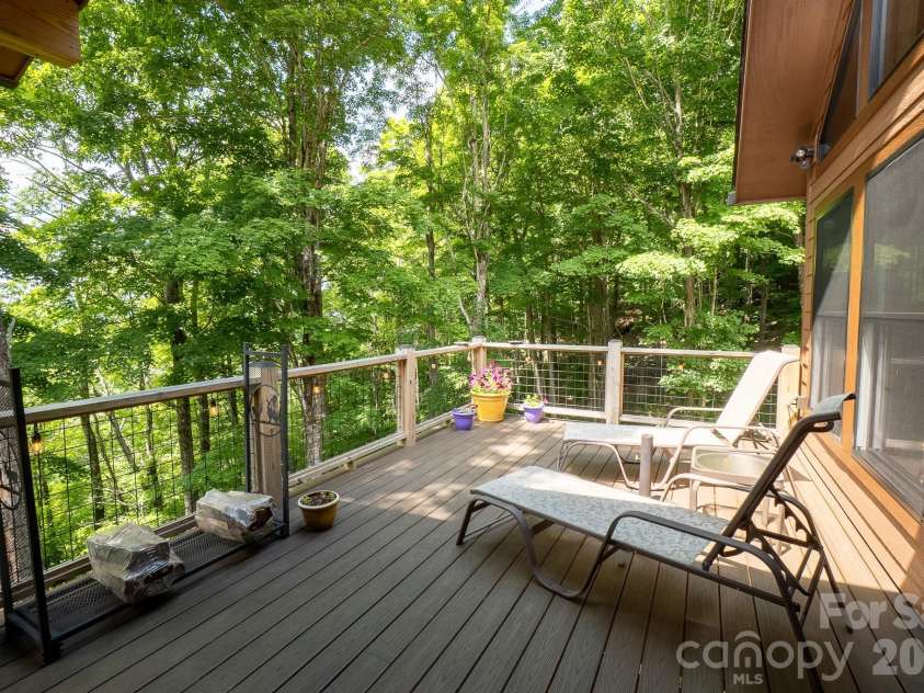 1009 Larkspur Trail, Banner Elk, NC 28604.  MLS# CAR4400317, YatesRealty ID 34855. 