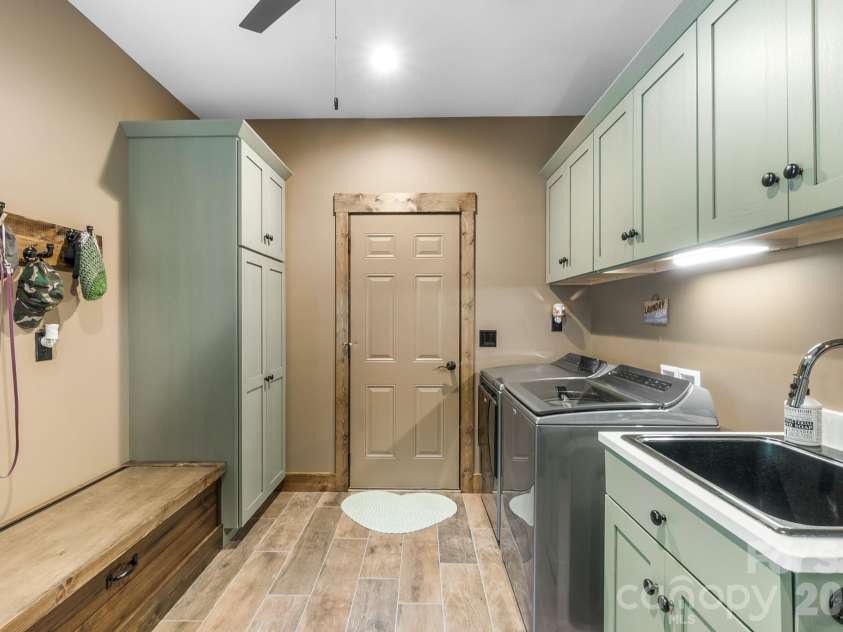 1009 Larkspur Trail, Banner Elk, NC 28604.  MLS# CAR4400317, YatesRealty ID 34855. 