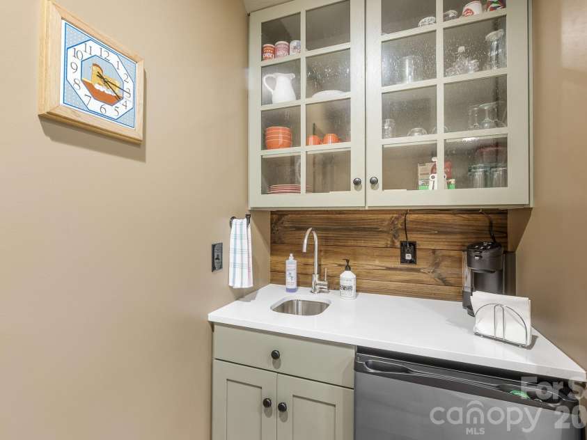 1009 Larkspur Trail, Banner Elk, NC 28604.  MLS# CAR4400317, YatesRealty ID 34855. 