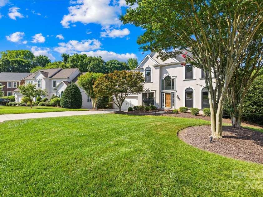 5536 Piper Glen Drive, Charlotte, NC 28277.  MLS# CAR4279792, YatesRealty ID 34855. 