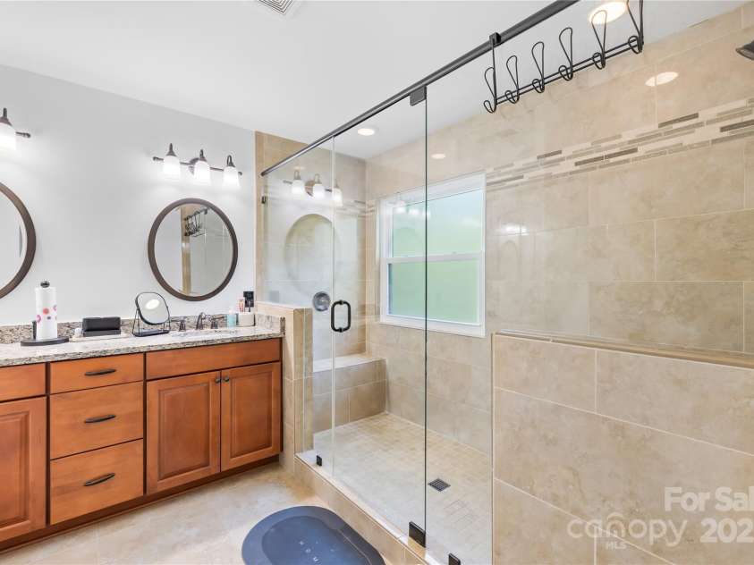 5536 Piper Glen Drive, Charlotte, NC 28277.  MLS# CAR4279792, YatesRealty ID 34855. 