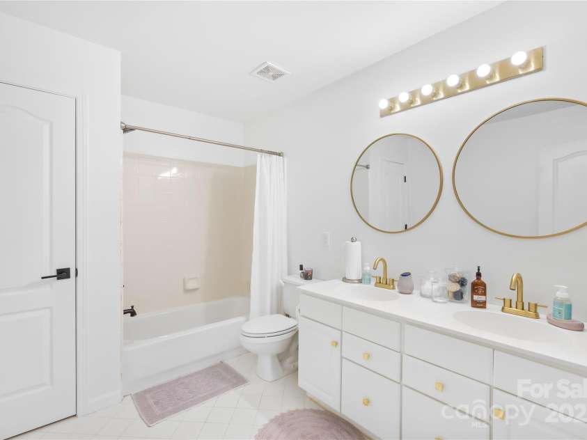 5536 Piper Glen Drive, Charlotte, NC 28277.  MLS# CAR4279792, YatesRealty ID 34855. 