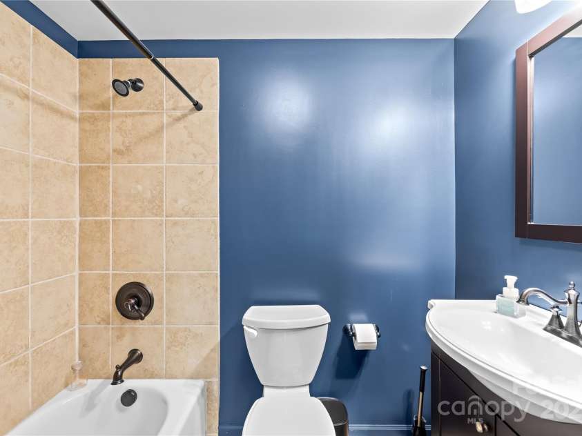 5536 Piper Glen Drive, Charlotte, NC 28277.  MLS# CAR4279792, YatesRealty ID 34855. 