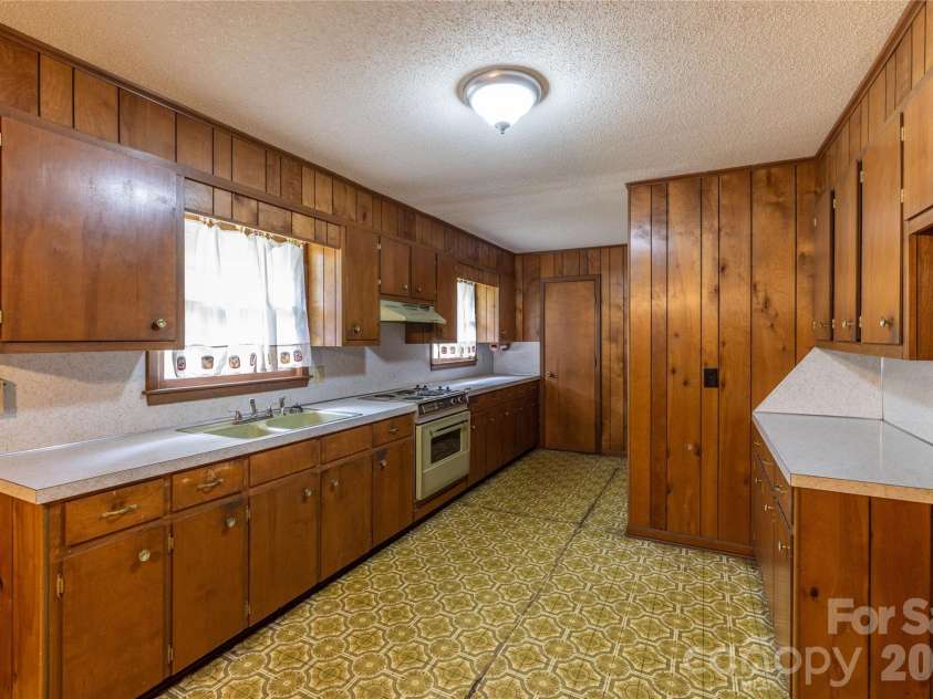 2209 Woodhurst Lane, Albemarle, NC 28001.  MLS# CAR4399796, YatesRealty ID 34856. Kitchen