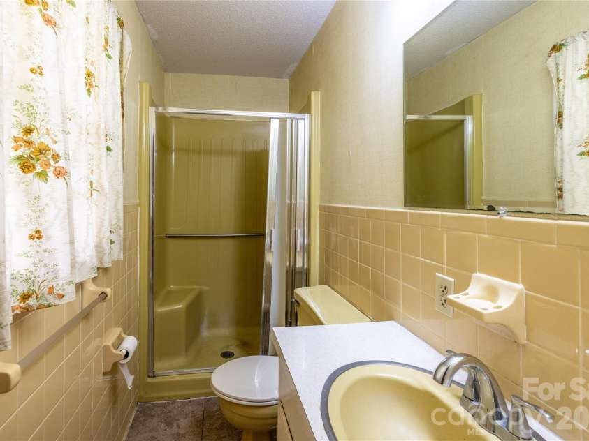 2209 Woodhurst Lane, Albemarle, NC 28001.  MLS# CAR4399796, YatesRealty ID 34856. Primary Bathroom