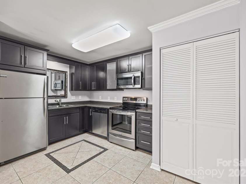 109 Stroupe Road, Gastonia, NC 28056.  MLS# CAR4295951, YatesRealty ID 34857. 