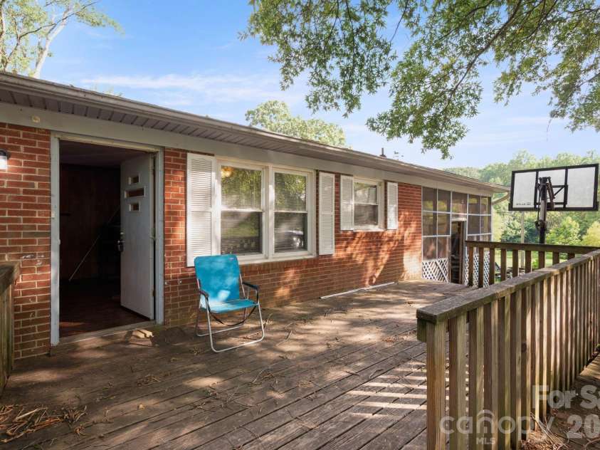 389 Midway Lake Road, Mooresville, NC 28115.  MLS# CAR4400331, YatesRealty ID 34857. 