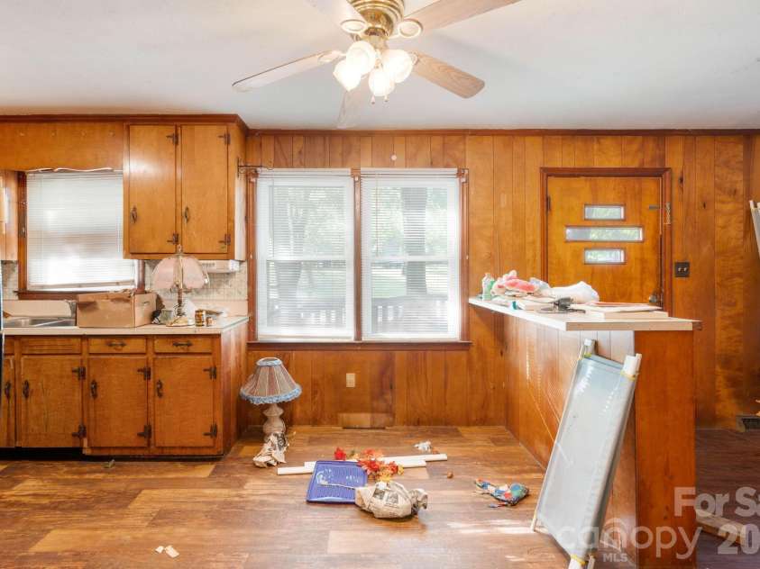 389 Midway Lake Road, Mooresville, NC 28115.  MLS# CAR4400331, YatesRealty ID 34857. 