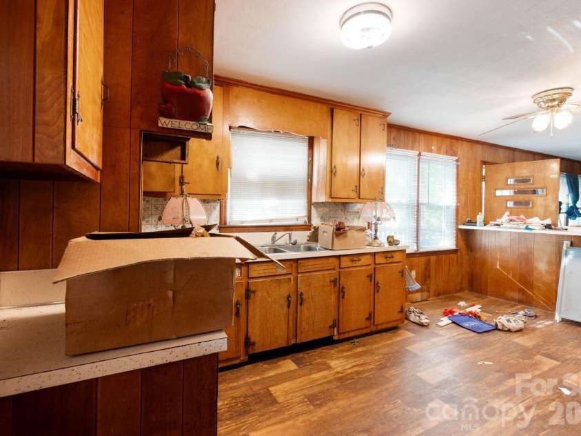 389 Midway Lake Road, Mooresville, NC 28115.  MLS# CAR4400331, YatesRealty ID 34857. 