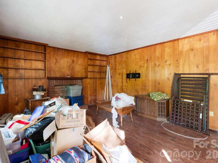 389 Midway Lake Road, Mooresville, NC 28115.  MLS# CAR4400331, YatesRealty ID 34857. 