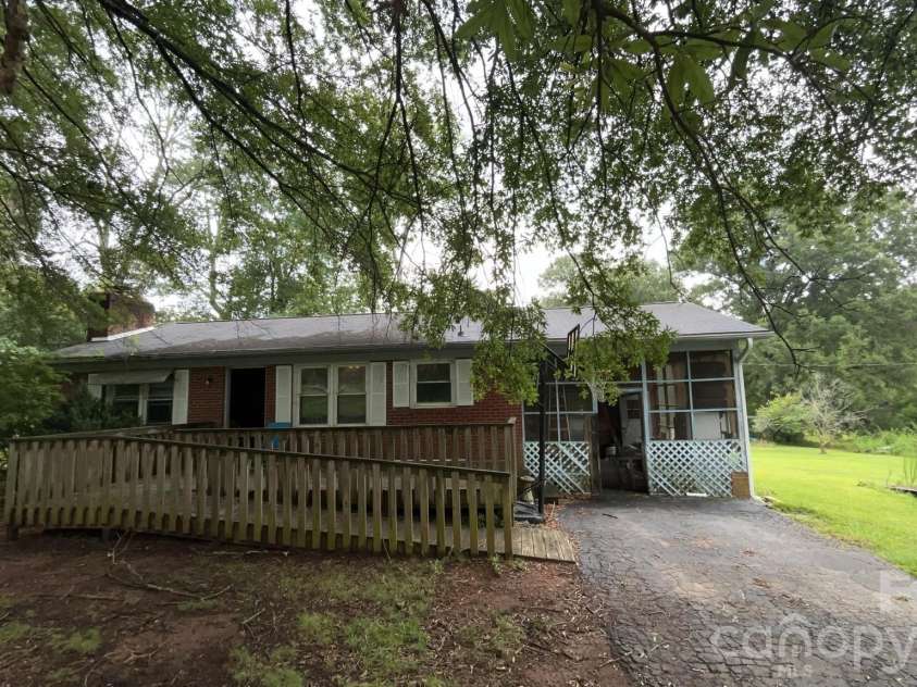 389 Midway Lake Road, Mooresville, NC 28115.  MLS# CAR4414433, YatesRealty ID 34857. 