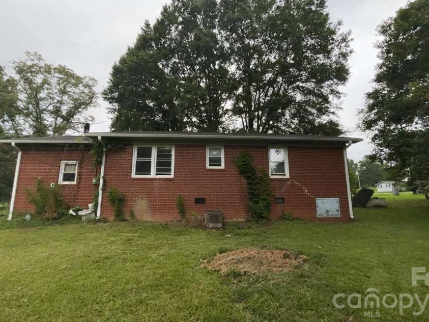389 Midway Lake Road, Mooresville, NC 28115.  MLS# CAR4414433, YatesRealty ID 34857. 