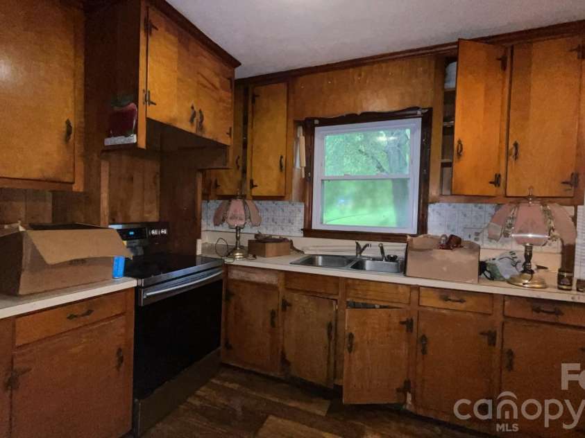 389 Midway Lake Road, Mooresville, NC 28115.  MLS# CAR4414433, YatesRealty ID 34857. 
