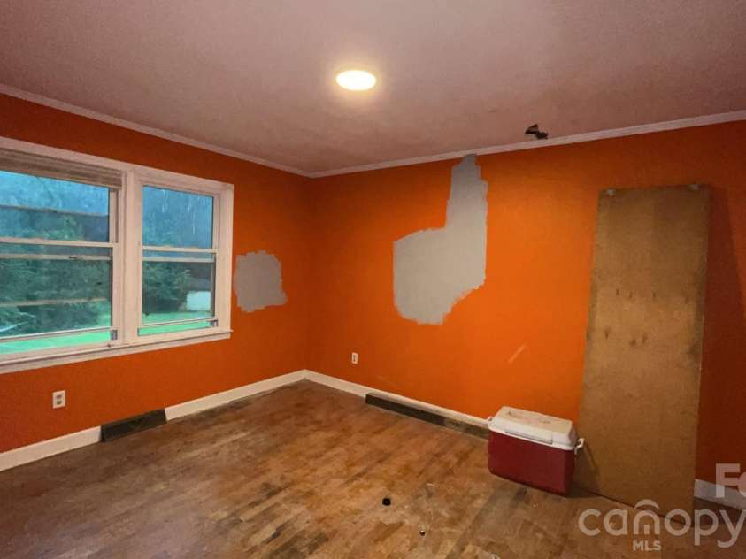 389 Midway Lake Road, Mooresville, NC 28115.  MLS# CAR4414433, YatesRealty ID 34857. 