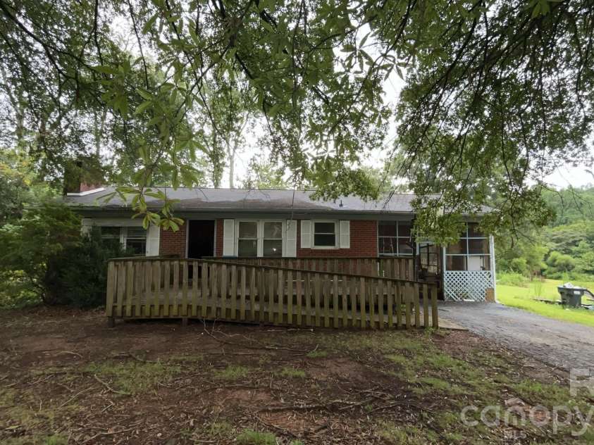 389 Midway Lake Road, Mooresville, NC 28115.  MLS# CAR4414433, YatesRealty ID 34857. 