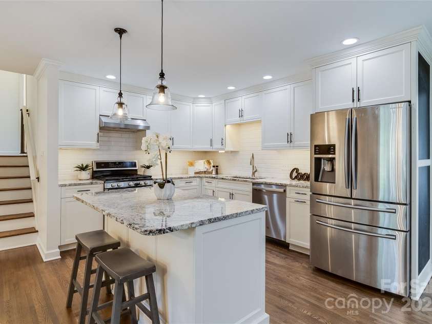 3928 Glenfall Avenue, Charlotte, NC 28210.  MLS# CAR4295681, YatesRealty ID 34858. 