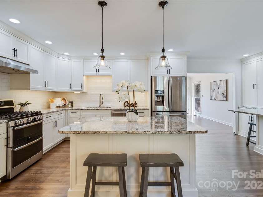 3928 Glenfall Avenue, Charlotte, NC 28210.  MLS# CAR4295681, YatesRealty ID 34858. 