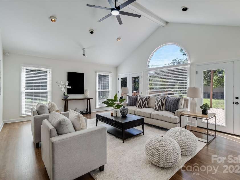 3928 Glenfall Avenue, Charlotte, NC 28210.  MLS# CAR4295681, YatesRealty ID 34858. 