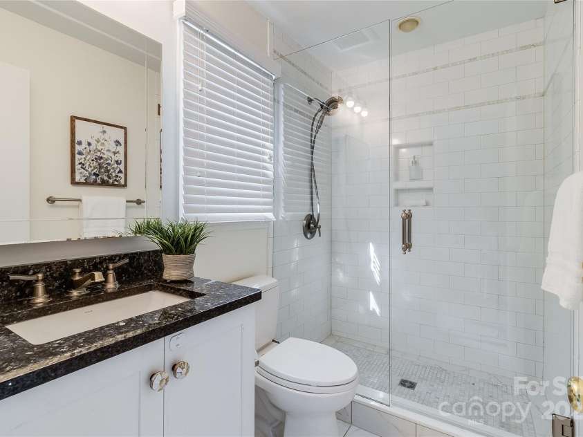 3928 Glenfall Avenue, Charlotte, NC 28210.  MLS# CAR4295681, YatesRealty ID 34858. 