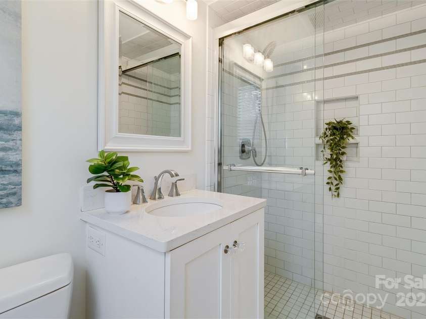 3928 Glenfall Avenue, Charlotte, NC 28210.  MLS# CAR4295681, YatesRealty ID 34858. 