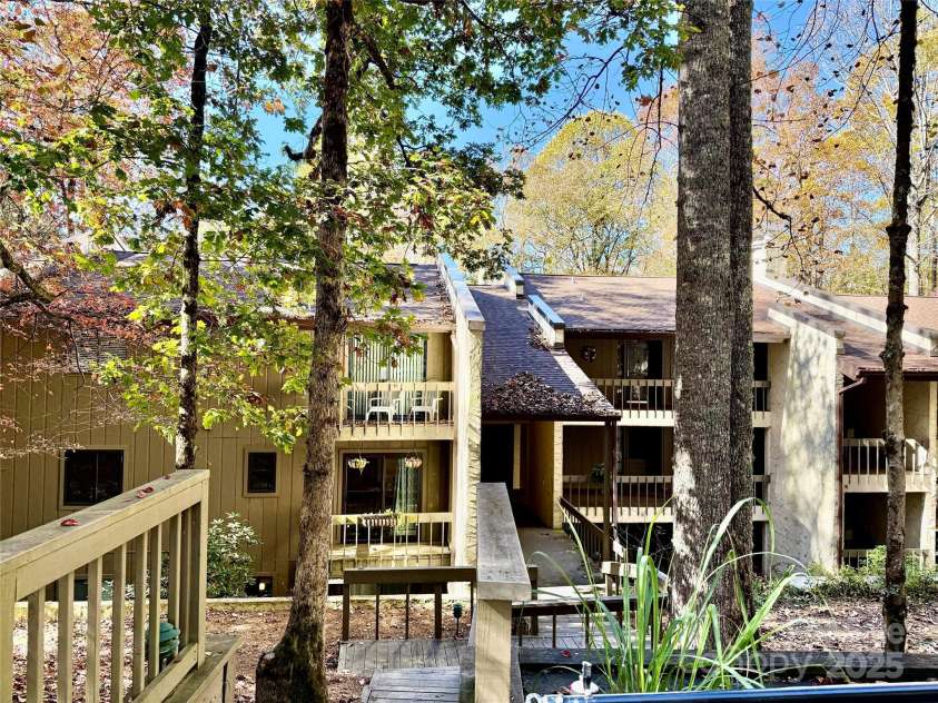 96 Dogwood Knob Lane, Sapphire, NC 28774.  MLS# CAR4317847, YatesRealty ID 3486. 