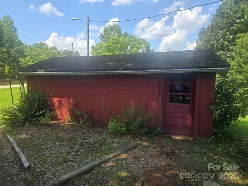 1518 Sierra Road, York, SC 29745.  MLS# CAR4292820, YatesRealty ID 34860. 