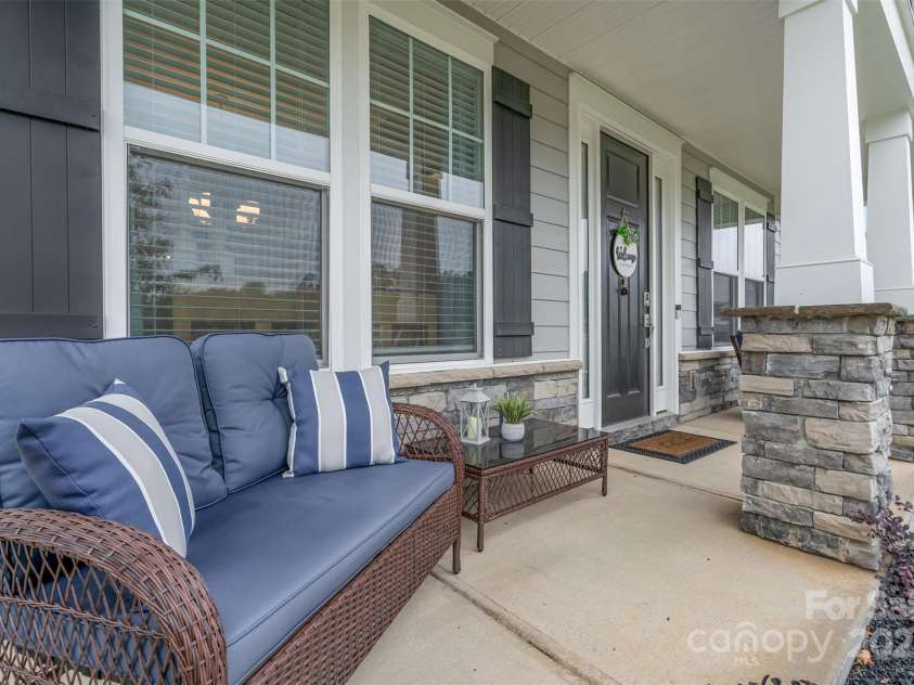 15917 Walnut Hill Drive, Charlotte, NC 28278.  MLS# CAR4288293, YatesRealty ID 34861. 