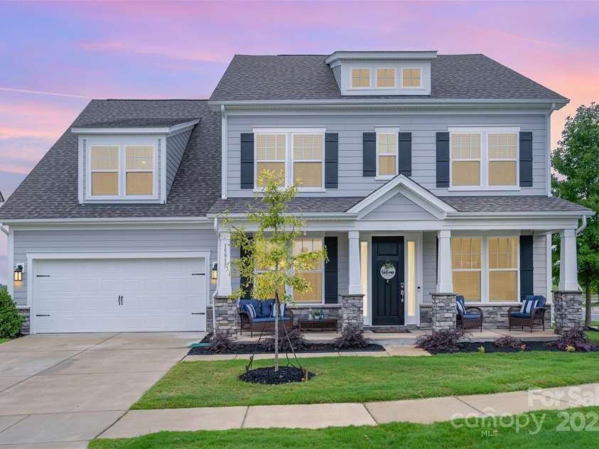 15917 Walnut Hill Drive, Charlotte, NC 28278.  MLS# CAR4288293, YatesRealty ID 34861. 