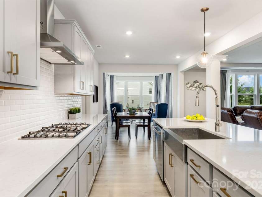 15917 Walnut Hill Drive, Charlotte, NC 28278.  MLS# CAR4288293, YatesRealty ID 34861. 