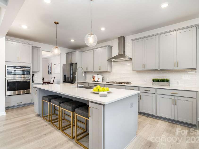 15917 Walnut Hill Drive, Charlotte, NC 28278.  MLS# CAR4288293, YatesRealty ID 34861. 