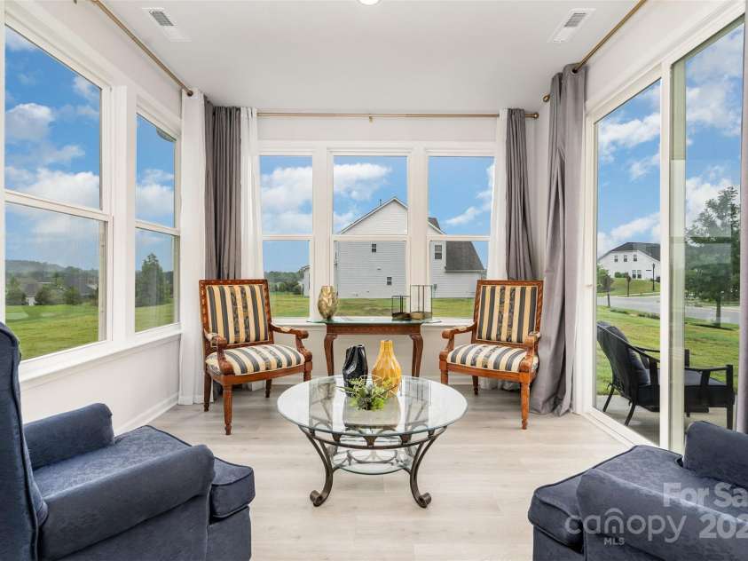 15917 Walnut Hill Drive, Charlotte, NC 28278.  MLS# CAR4288293, YatesRealty ID 34861. 