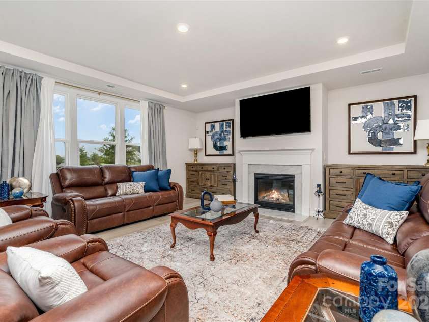 15917 Walnut Hill Drive, Charlotte, NC 28278.  MLS# CAR4288293, YatesRealty ID 34861. 