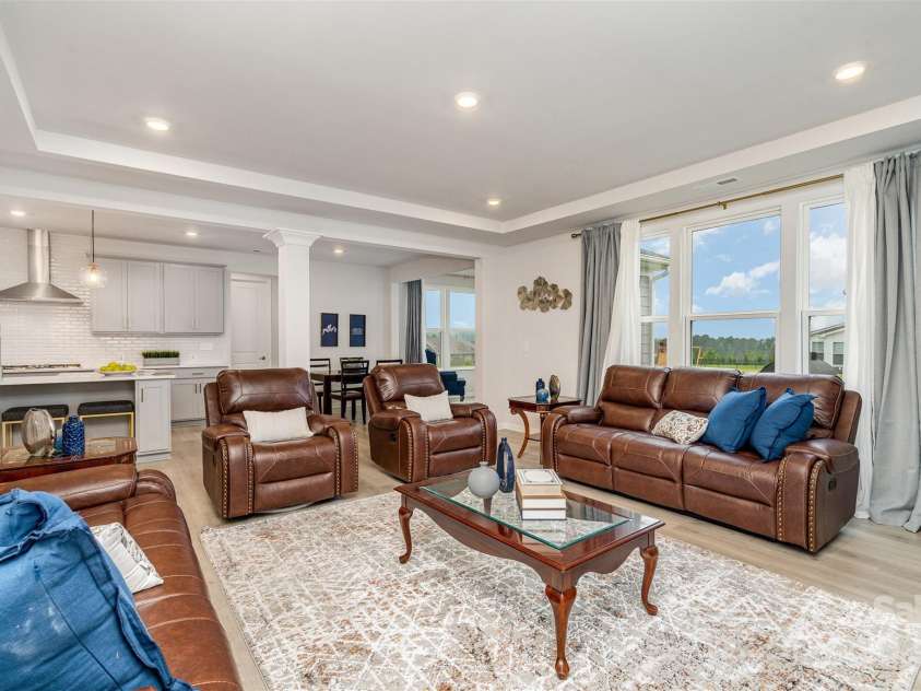 15917 Walnut Hill Drive, Charlotte, NC 28278.  MLS# CAR4288293, YatesRealty ID 34861. 