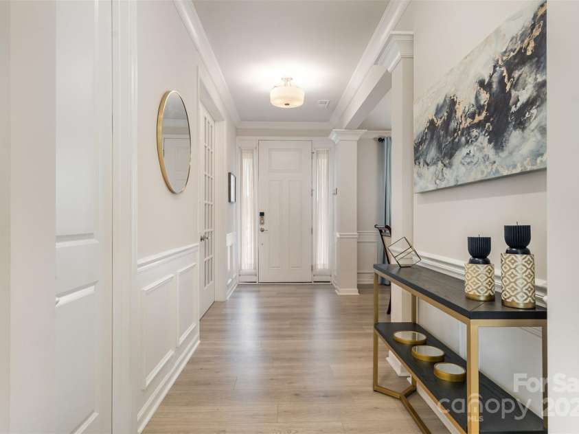 15917 Walnut Hill Drive, Charlotte, NC 28278.  MLS# CAR4288293, YatesRealty ID 34861. 