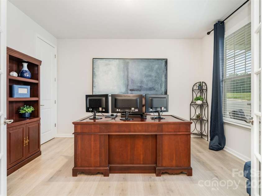 15917 Walnut Hill Drive, Charlotte, NC 28278.  MLS# CAR4288293, YatesRealty ID 34861. 