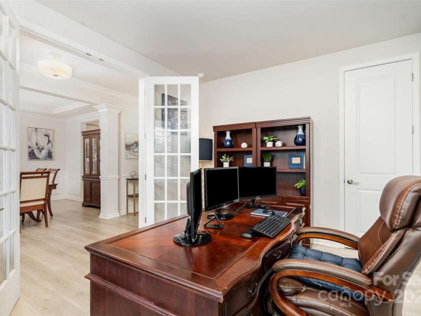 15917 Walnut Hill Drive, Charlotte, NC 28278.  MLS# CAR4288293, YatesRealty ID 34861. 