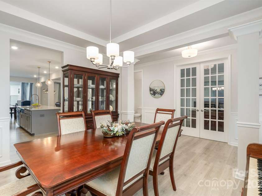 15917 Walnut Hill Drive, Charlotte, NC 28278.  MLS# CAR4288293, YatesRealty ID 34861. 